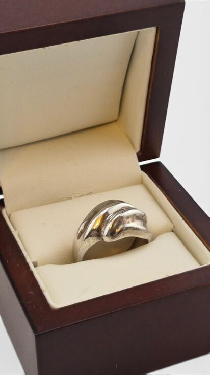 Vintage Jewelry - Vintage Sterling Silver Modernist Wave Ring Size 7.75 Signed SU 925